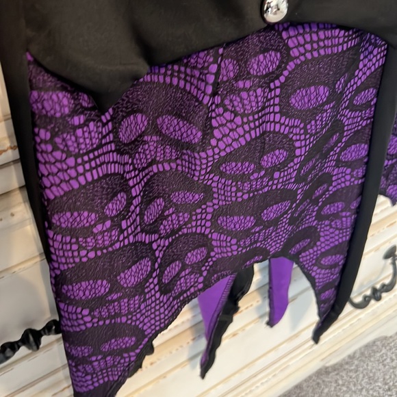 Goth-Style Lacy Skull Tunic - Picture 5 of 6